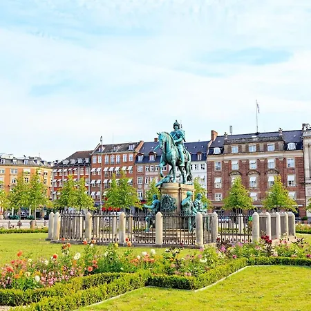 Lavish 4br In The Heart Of Cph By The Canals Kopenhagen