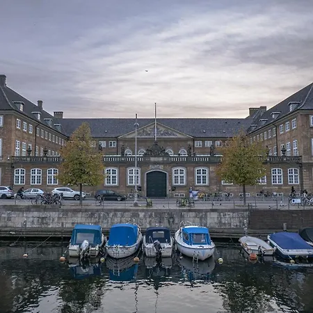 Lavish 4br In The Heart Of Cph By The Canals Apartment *
