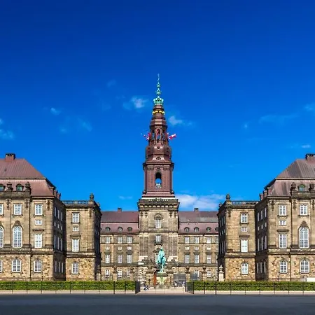 Lavish 4br In The Heart Of Cph By The Canals Apartment